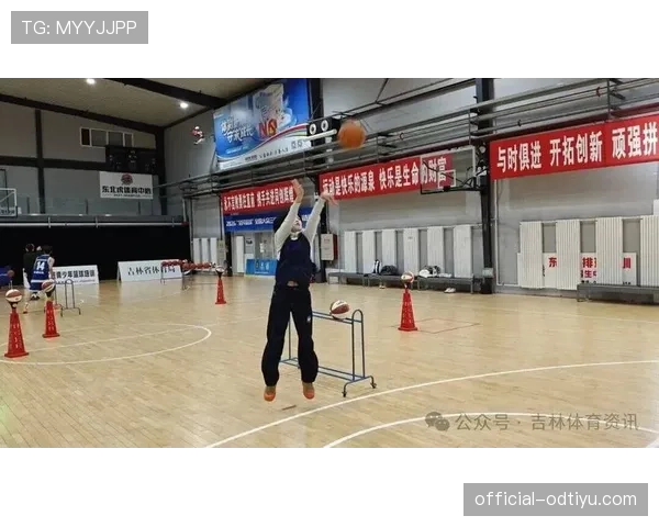 篮球三分线规则解析：投篮位置判定与得分机制